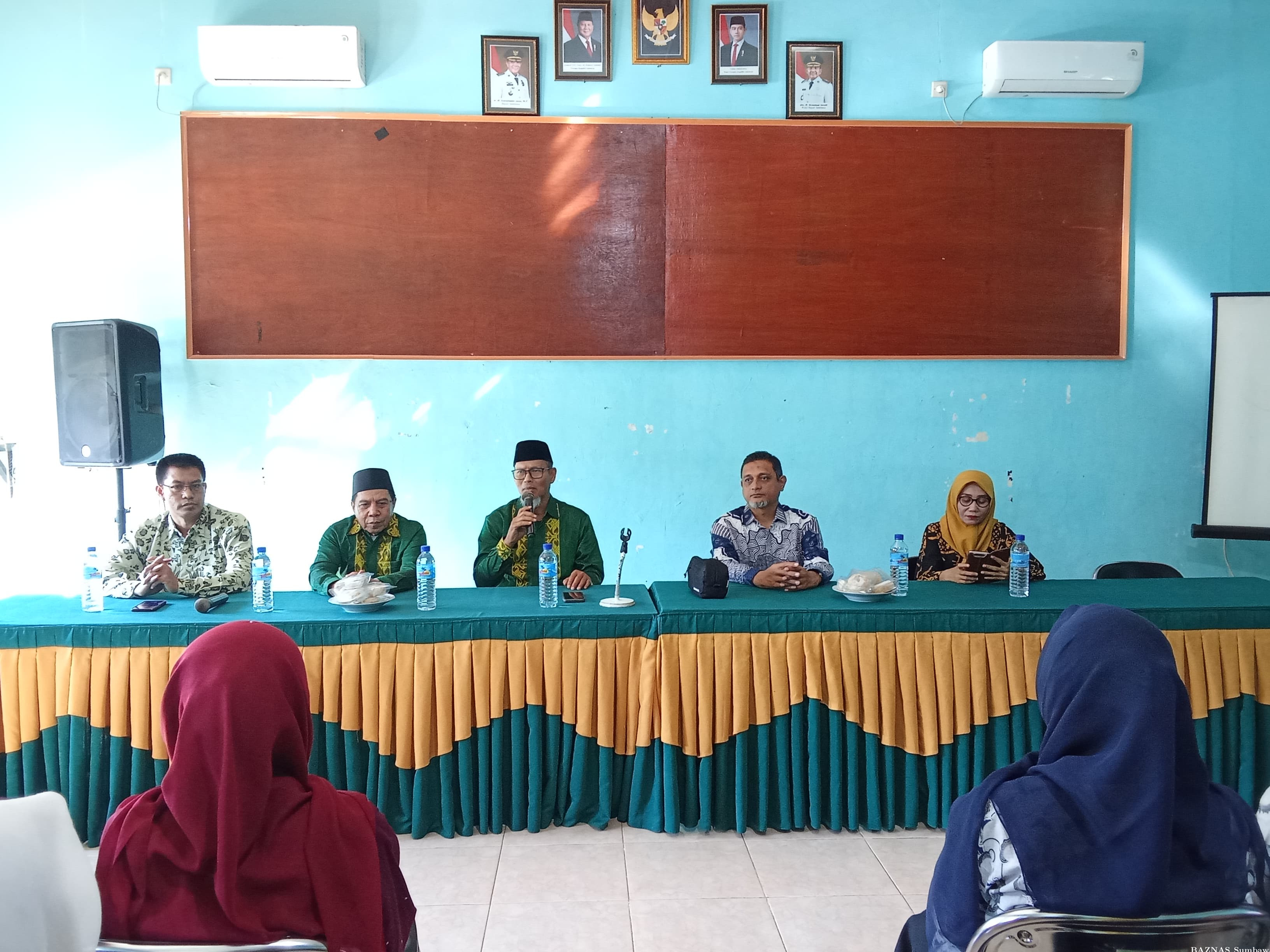 BAZNAS Sumbawa Salurkan Bantuan Program Sumbawa Cerdas kepada 297 Penerima Manfaat di Kecamatan Alas