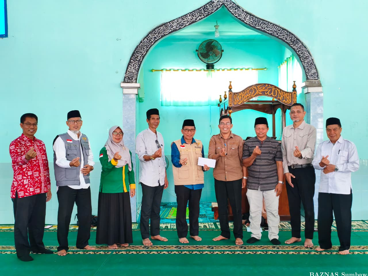 Pemdes Batu Tering Salurkan Infak melalui BAZNAS Kabupaten Sumbawa