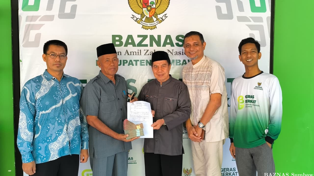 UPZ Desa Brang Kolong Serahkan Zakat Pertanian Warga Sebesar Rp45 Juta kepada BAZNAS Sumbawa