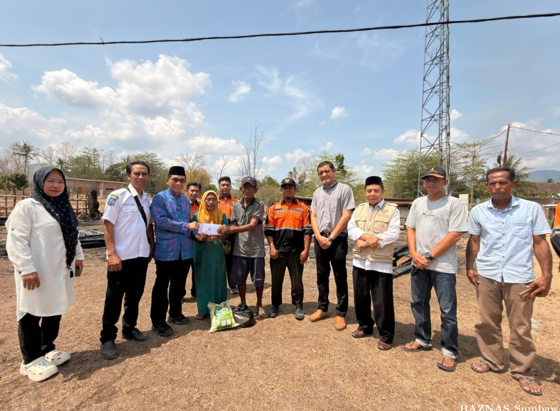 BAZNAS Sumbawa Salurkan Santunan bagi Korban Kebakaran di Marga Karya, BTB Hadir Ringankan Beban War