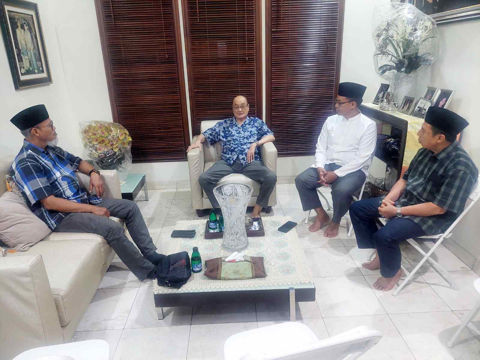 Silaturrahim Pengurus BAZNAS Kab. Sumbawa dengan YM Sultan Muhammad Kaharuddin IV - (Ada 0 foto)